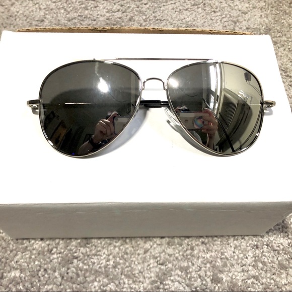 🆕 Oversized Silver Aviator Mirrored Sunglasses - Picture 5 of 5